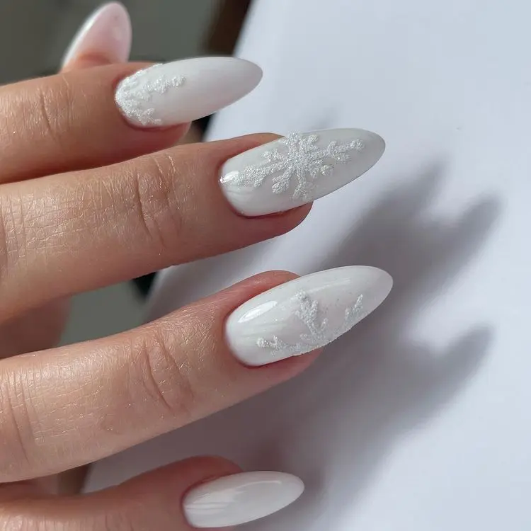snowflakes christmas nails art design decoration white color trends