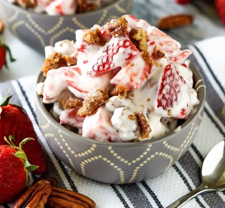 strawberry pretzel salad easy desert with only few ingredients christmas holiday delicious