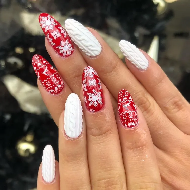 the best christmas nail designs 2022
