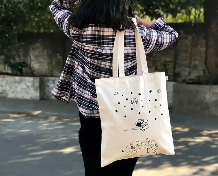 Last-minute Christmas presents tote bag idea for christmas holidays collect everything shop no plastic bags
