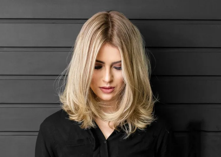 trendy hairstyles 2023 for medium length hair blonde straight hair slightly curled at the ends
