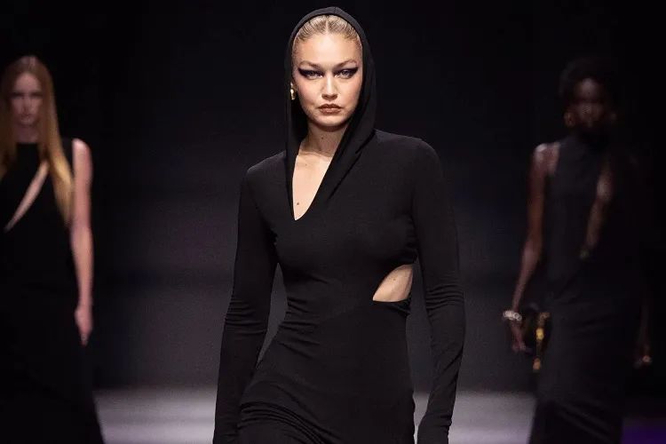 versace-spring-summer-2023_gothic outfit ideas