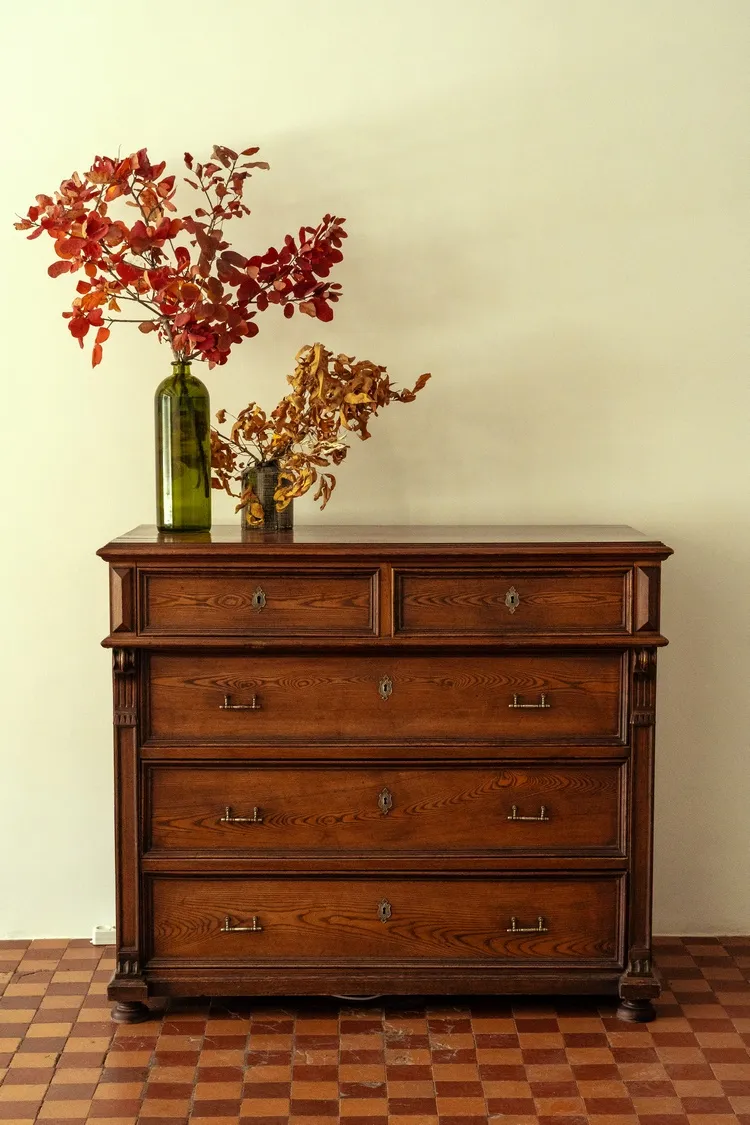 wooden chest of drawers Amish furniture advantages