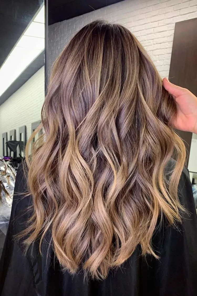  2023 Ash brown hair with blonde highlights hair color trends