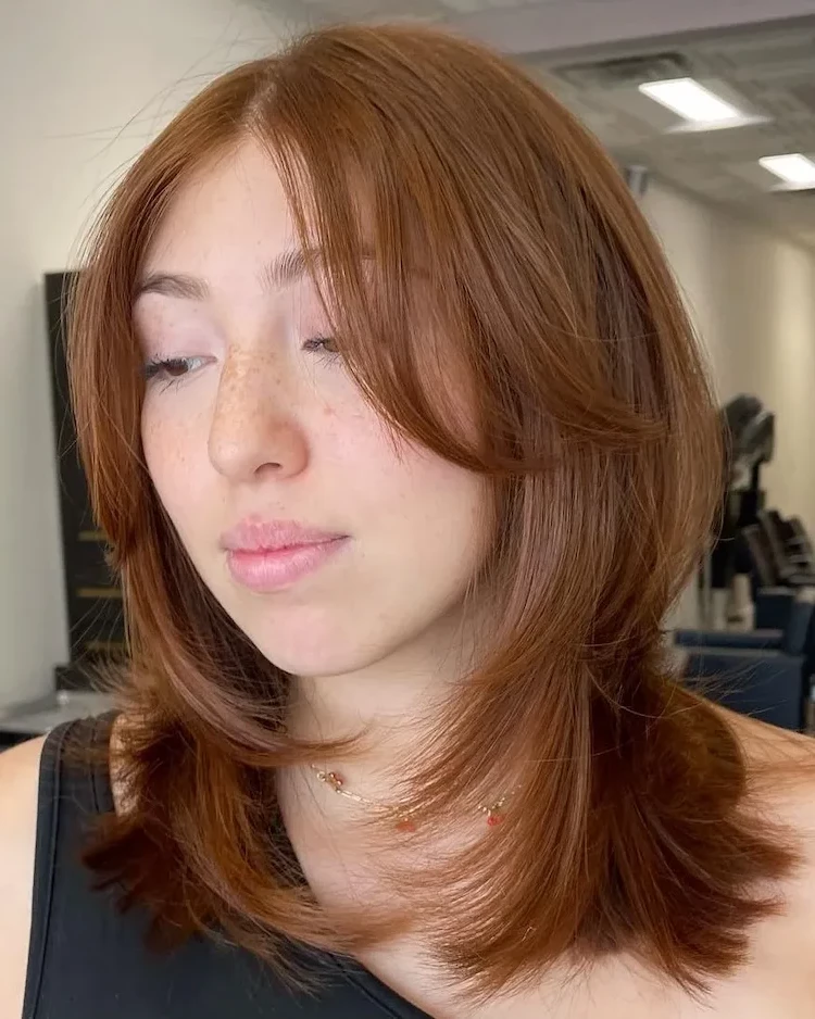 Copper red medium length hair is a modern option for season 2023