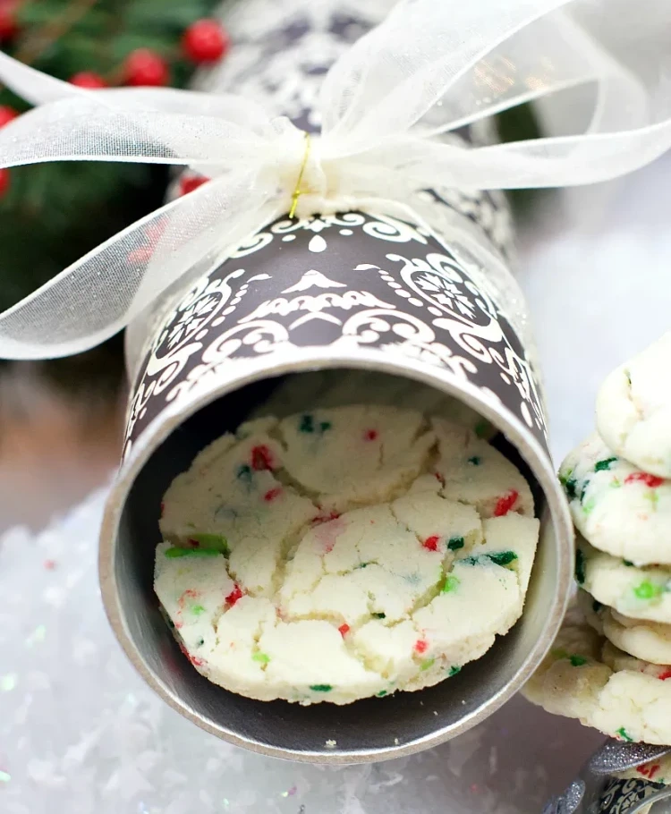 Gift container for cookies surprise sweet lovers with homemade biscuits