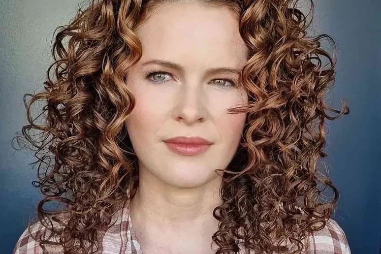 Hairstyle-trends-2023-for-curly-hair-These-haircuts-perfectly-showcase-curly-hair