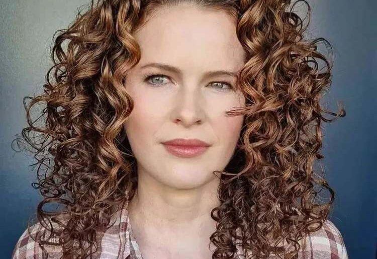 Hairstyle-trends-2023-for-curly-hair-These-haircuts-perfectly-showcase-curly-hair