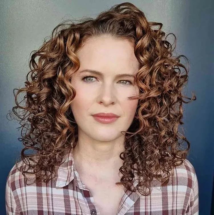 Hollywood curls a la Nicole Kidman as a hairstyle trend
