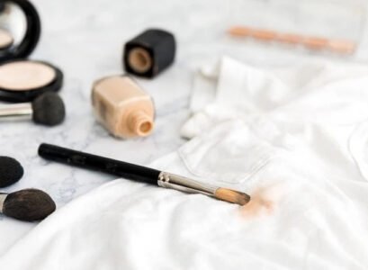 How-to-remove-makeup-stains-and-save-your-clothes