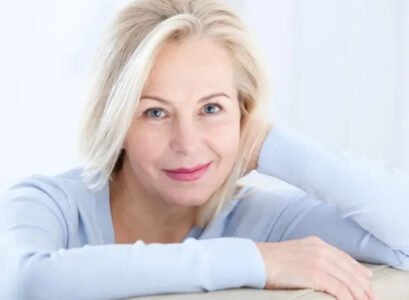 How-to-remove-yellow-from-gray-hair-naturally-with-home-remedies