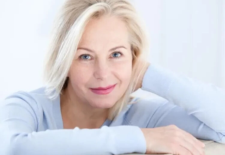 How-to-remove-yellow-from-gray-hair-naturally-with-home-remedies
