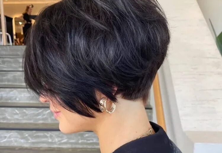 How-to-wear-a-stacked-inverted-bob-at-50