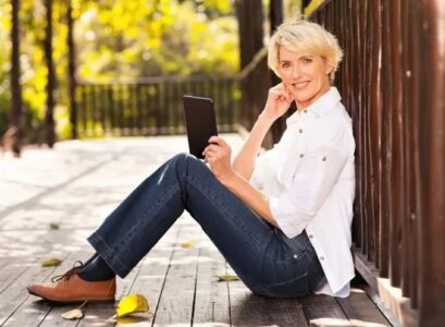 How-to-wear-jeans-after-60-what-models-to-avoid
