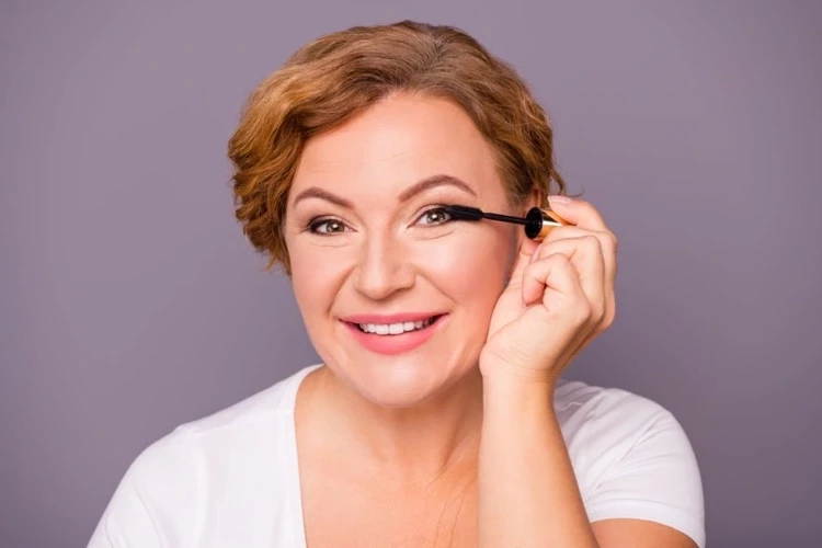 Instruction natural makeup for women over 40