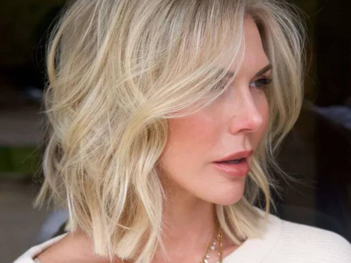 Layered medium length hairstyles for women over 50: the most beautiful  haircuts for older women to look younger!