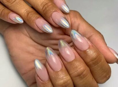 Manicure-Trend-2023-Metallic-Ombre-Nails