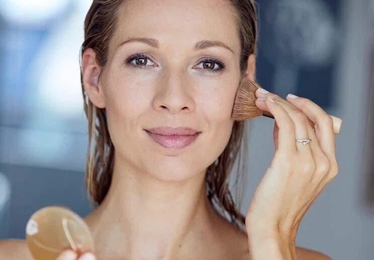 Natural-makeup-for-women-over-40-makeup-instructions-and-tips