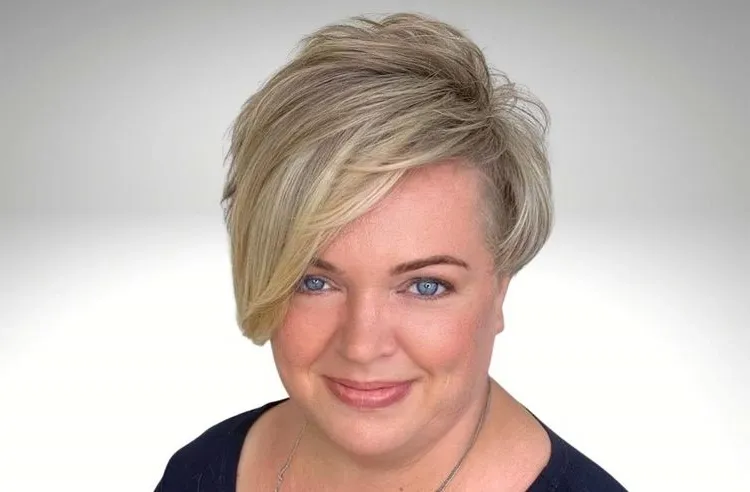 Short-haircuts-for-round-faces-and-double-chin-haircuts-for-chubby-women-about-50-or-60