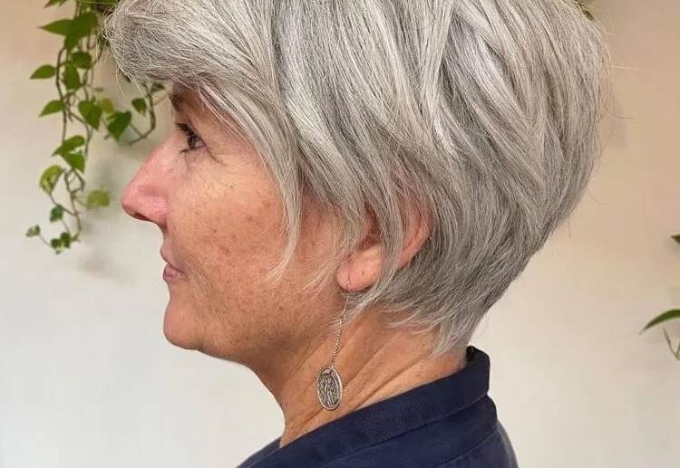 Short-hairstyles-2023-for-women-over-60-trendy-haircuts