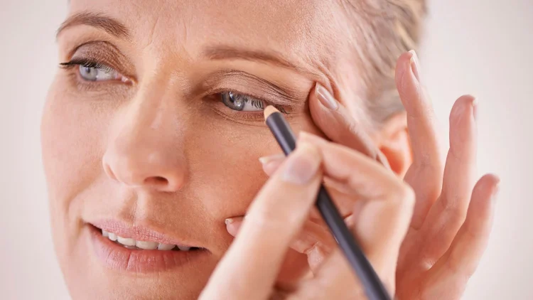 Tips for applying makeup to women over 60