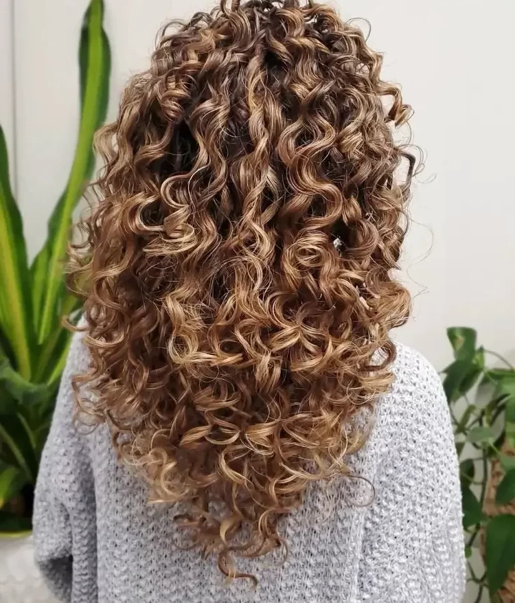 V cut for long hair with curls