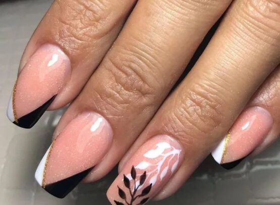 Which-2023-nail-art-for-women-over-50-will-you-choose-Discover-the-trends