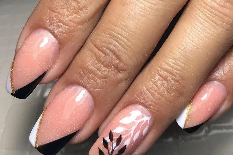 Which-2023-nail-art-for-women-over-50-will-you-choose-Discover-the-trends