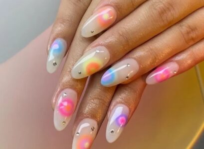 Winter-2023-manicure-Aura-nails-gradient-nail-art