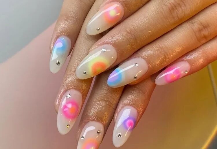 Winter-2023-manicure-Aura-nails-gradient-nail-art