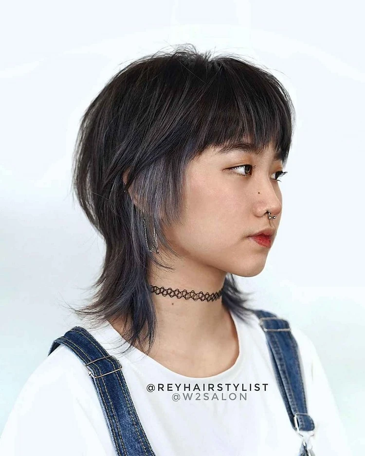 Wolf cut hairstyle with full bangs opens broader faces