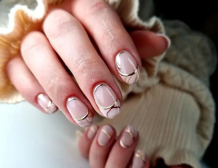 art and design on nails decorations very simple and elegant
