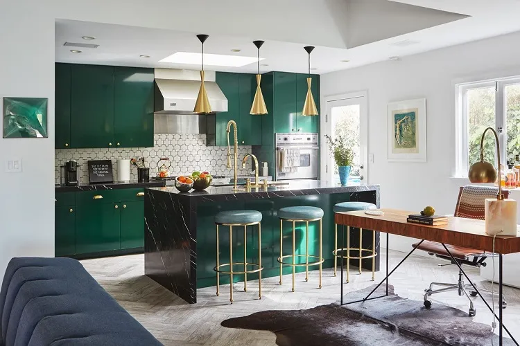 دکوراسیون طلایی رنگ سبز آشپزخانه به سبک آرت دکو