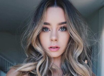 balayage on graying hair visiting the hairdresser for a trendy change