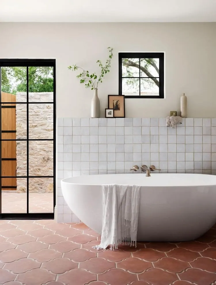 bathroom in earthly tones_terracotta tiles
