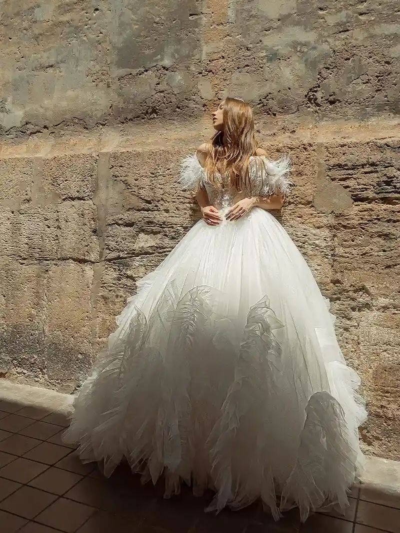 bridal gown wedding dress bride fashion feathers white long princess ruffels lace