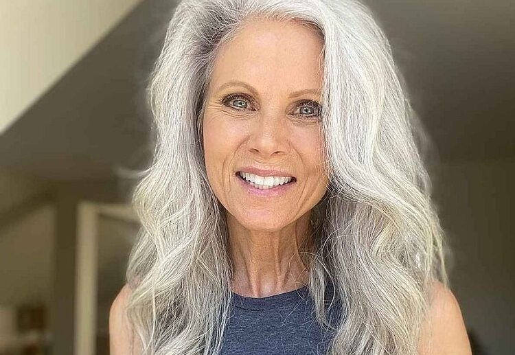 can 70 year old have long hair _how to wear long hair over 70