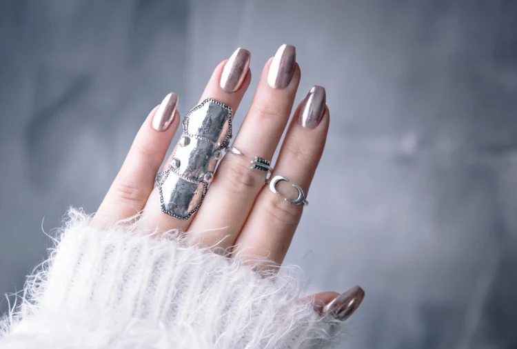 chrome nails 2023 square shape silver