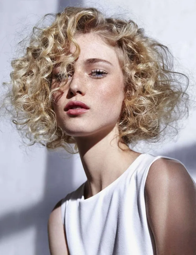 curly hair bob hairstyle trends 2023 natural curls ideas