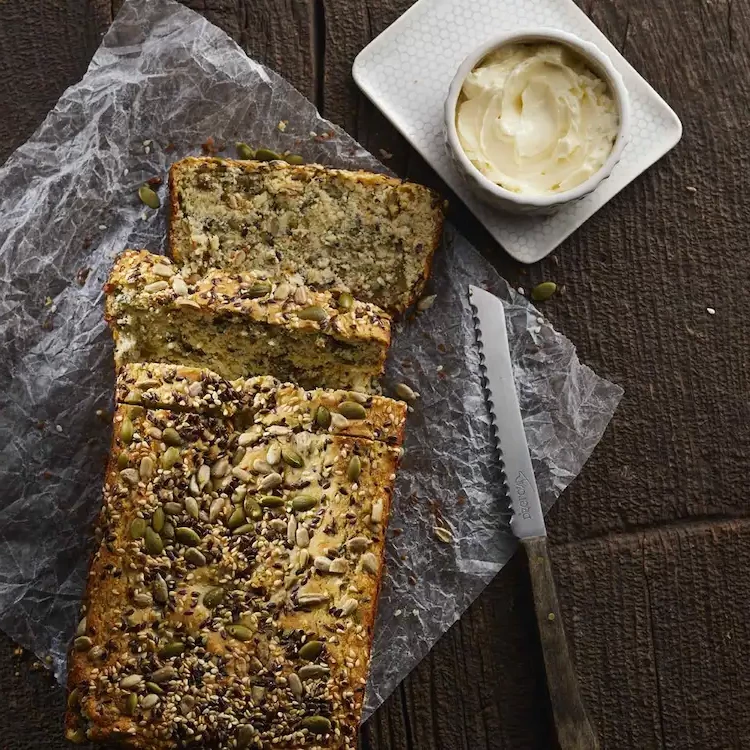 low carb breakfast to lose weight with homemade bread from seeds