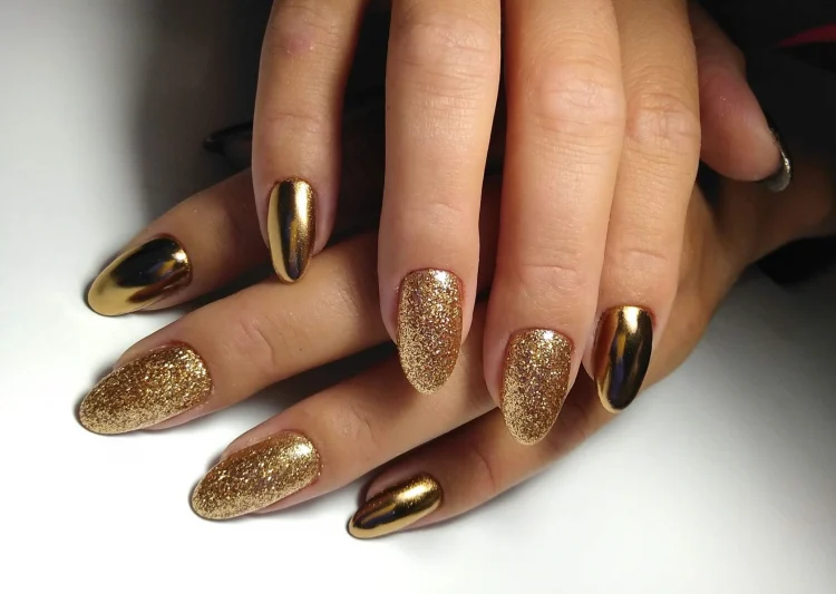 purpurina de manicura dorada y esmalte de uñas dorado metálico