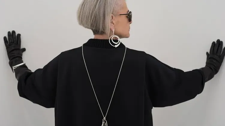 hairstyle-trend-2023-woman-60-years-old