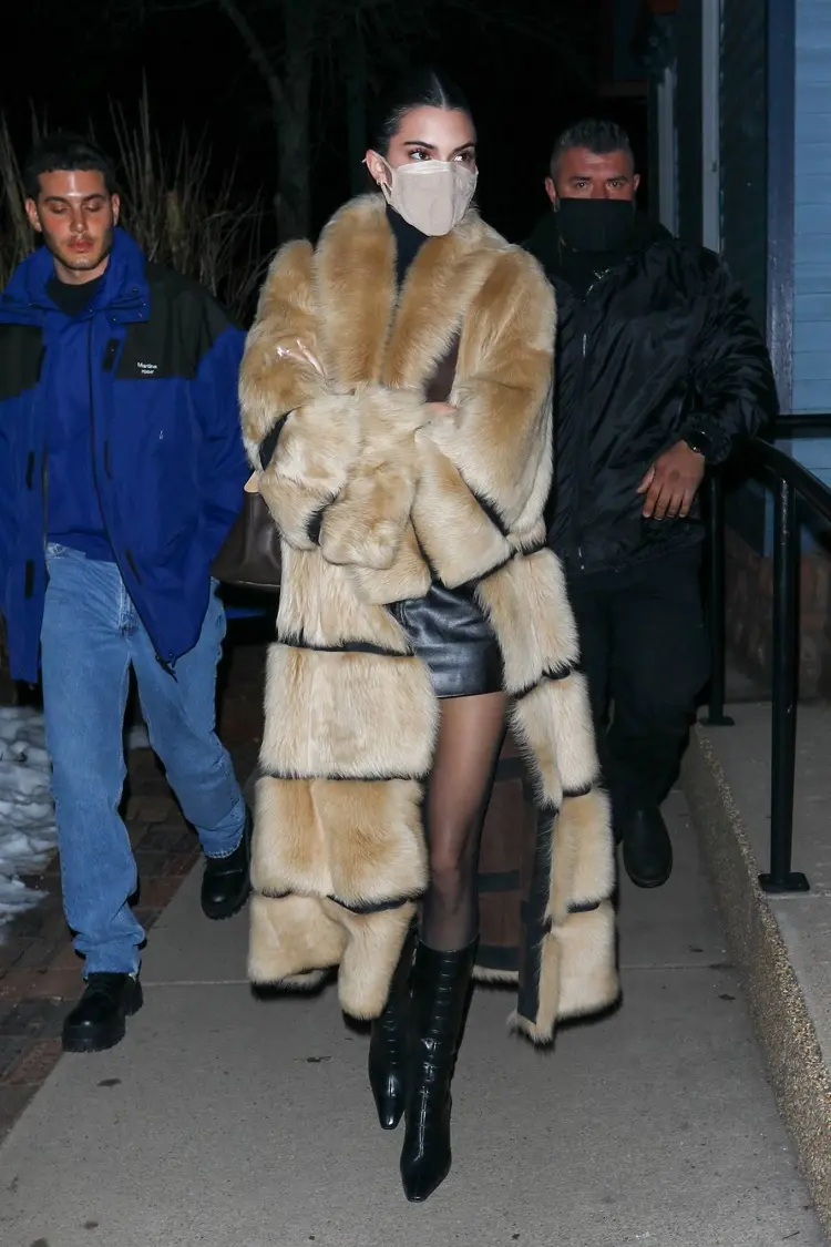 kendall jenner faux furr coat glamarous beige trendy 2023 boujee outfits