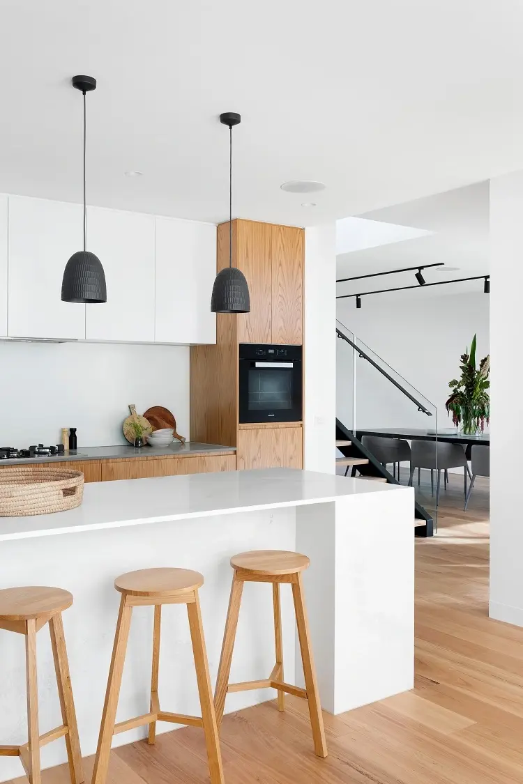 kitchen-white-and-wood-modern-trend