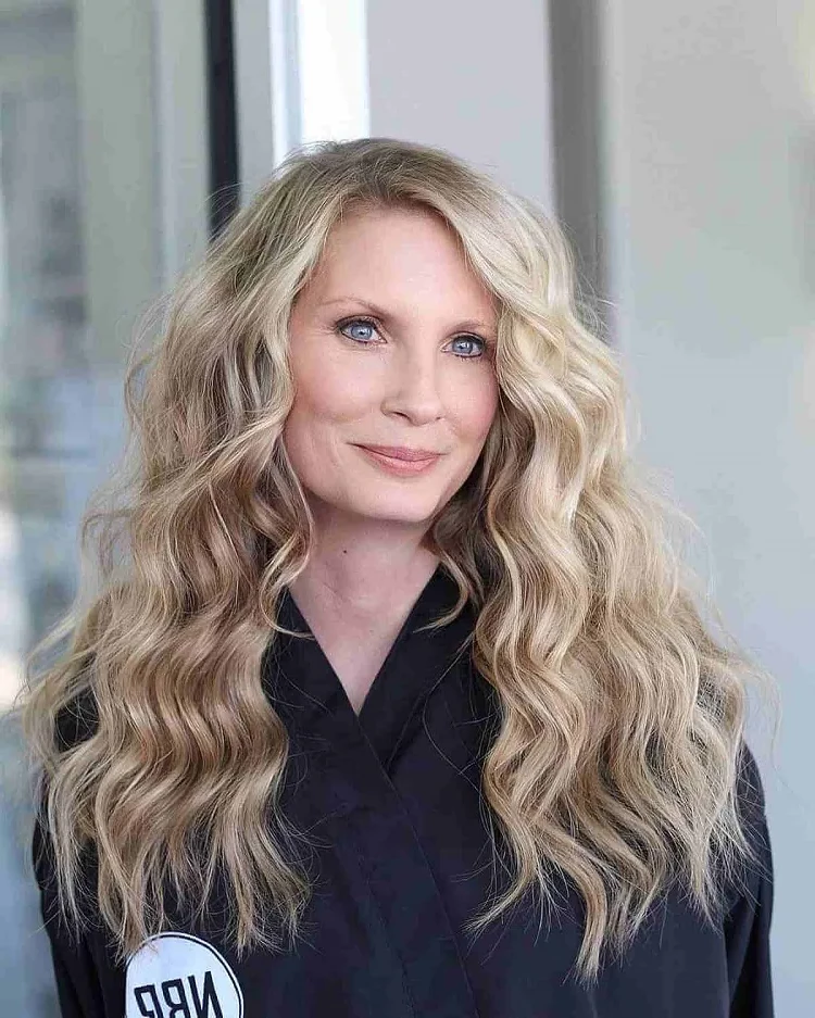 long wavy hairstyle for women over 50
