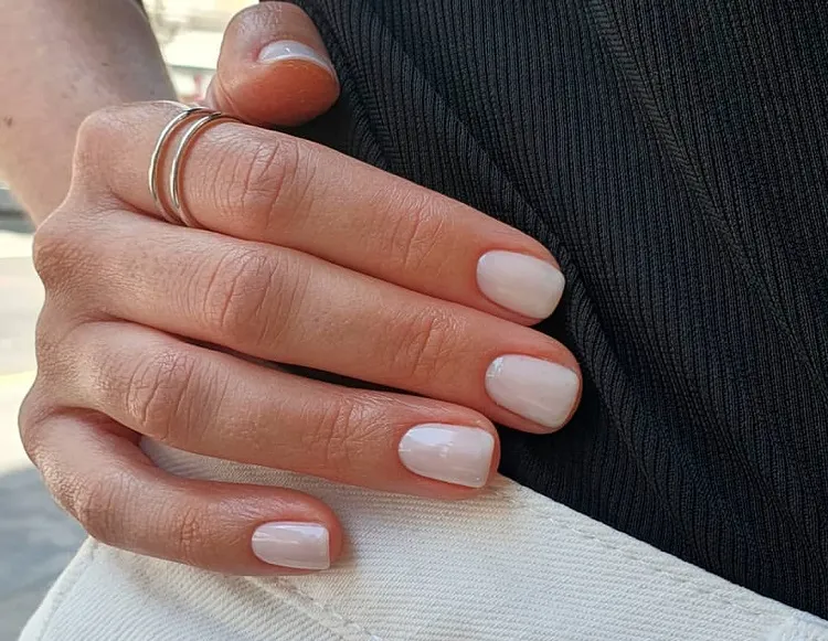 milky pink short nails manicure design ideas trends 2023