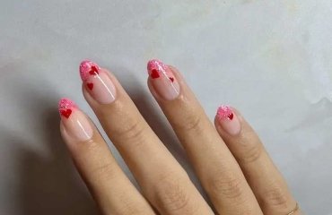 nail art heart meanicure pink and red