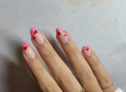 nail art heart meanicure pink and red