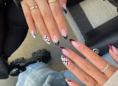 nail trends 2023_short stiletto nails