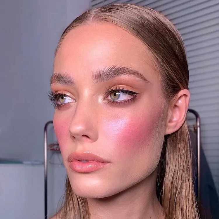 pink blush_makeup trends 2023